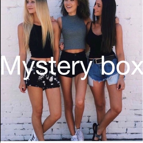 mystery box brandy Melville urban outfitters + - Picture 3 of 7